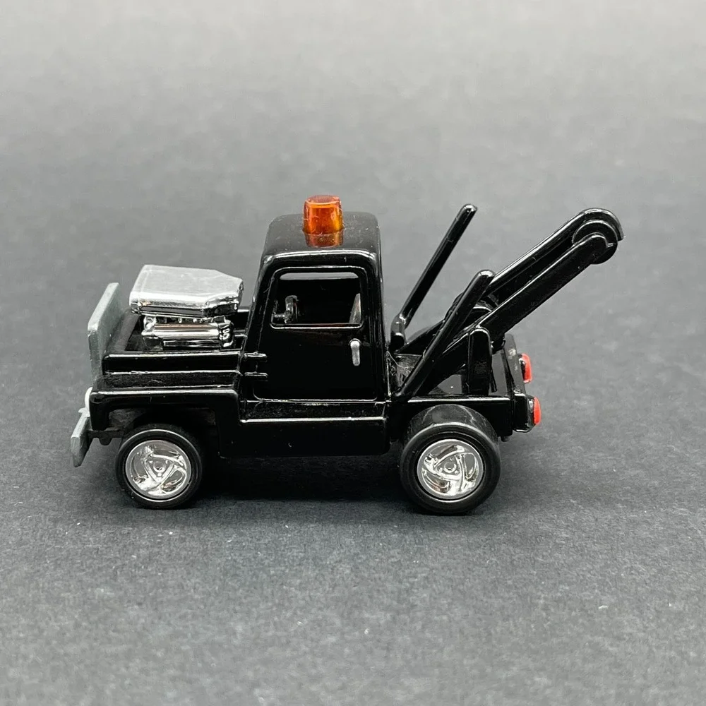 Johnny Lightning‎ The Lost Toppers 1971 Tow'd Tow Truck Black Diecast 1/64 Loose